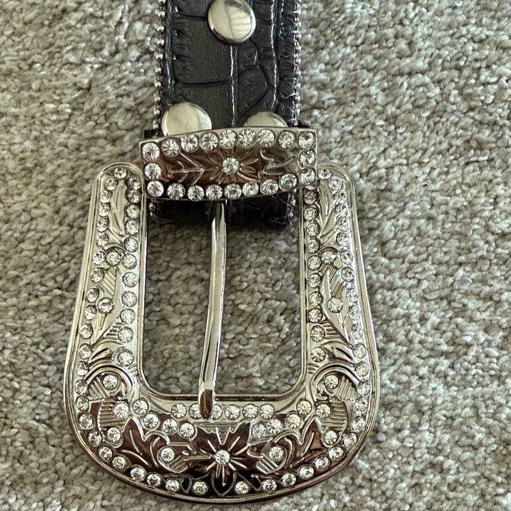 Elegant Black and Silver Studded Belt - Picture 2 of 4
